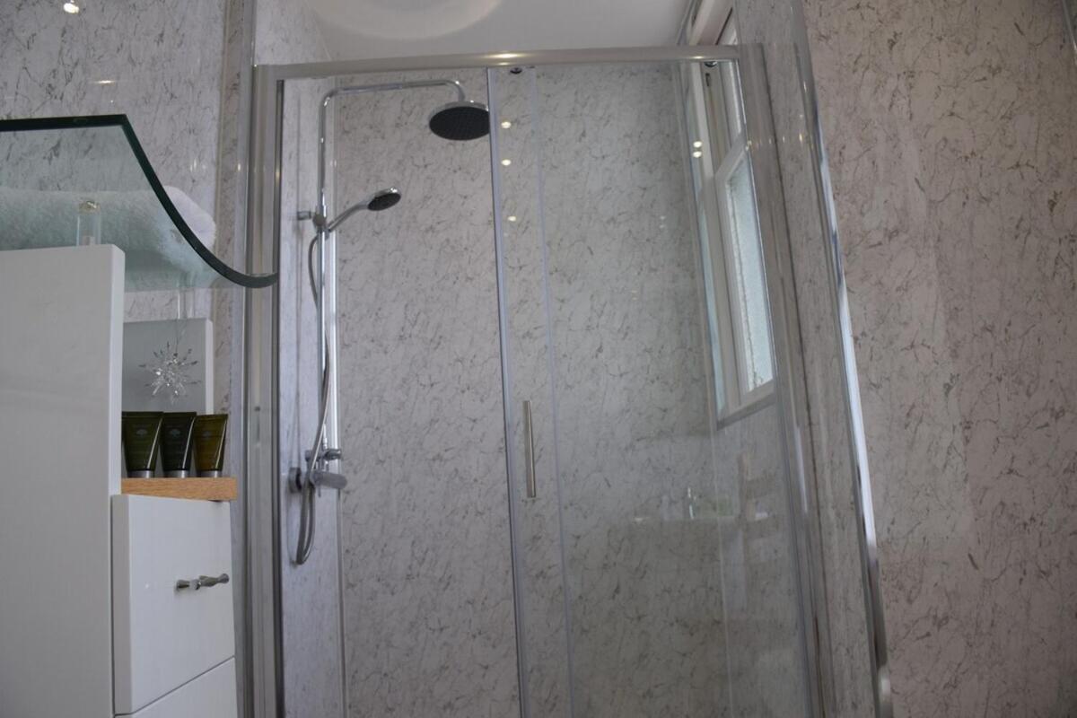 One Marine Place Port Bannatyne Room photo