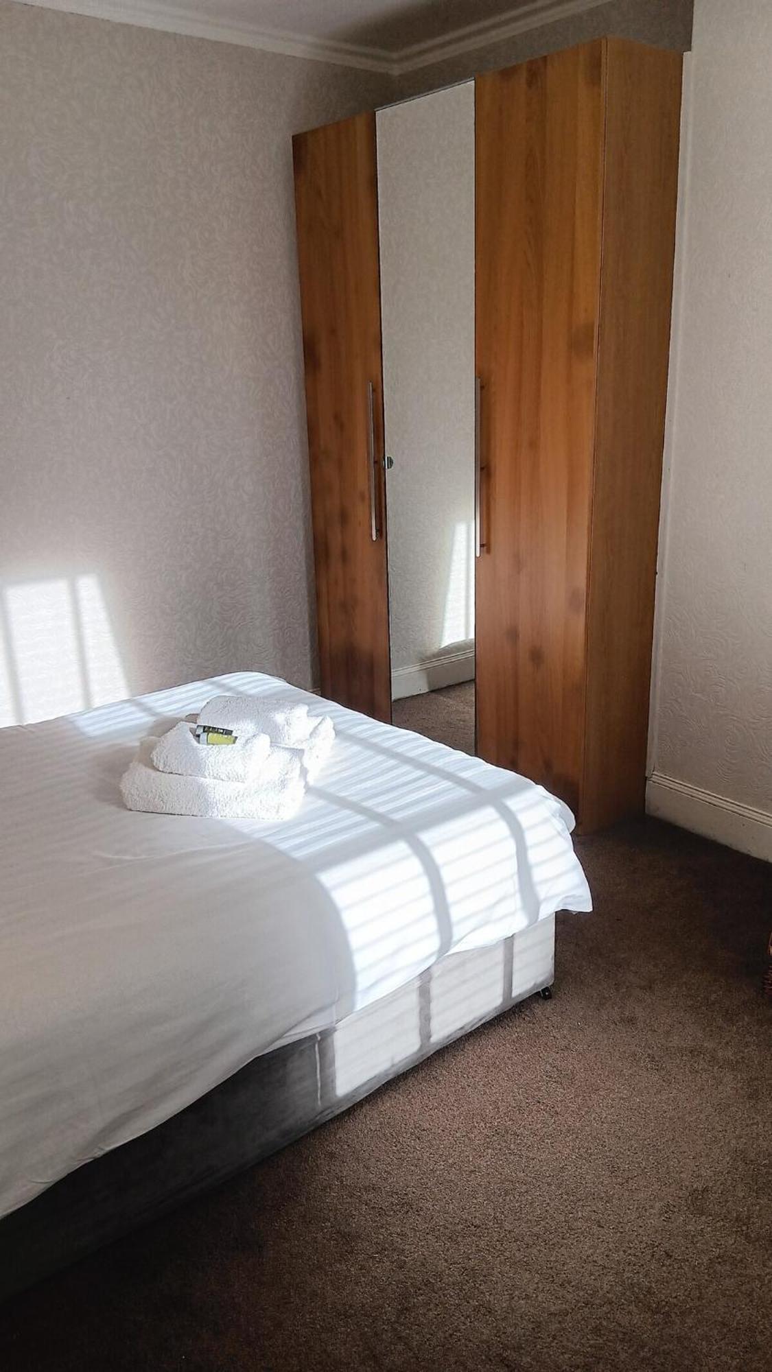 One Marine Place Port Bannatyne Room photo