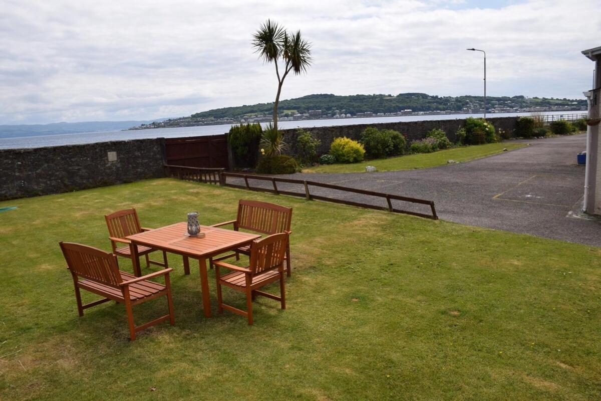 One Marine Place Port Bannatyne Room photo