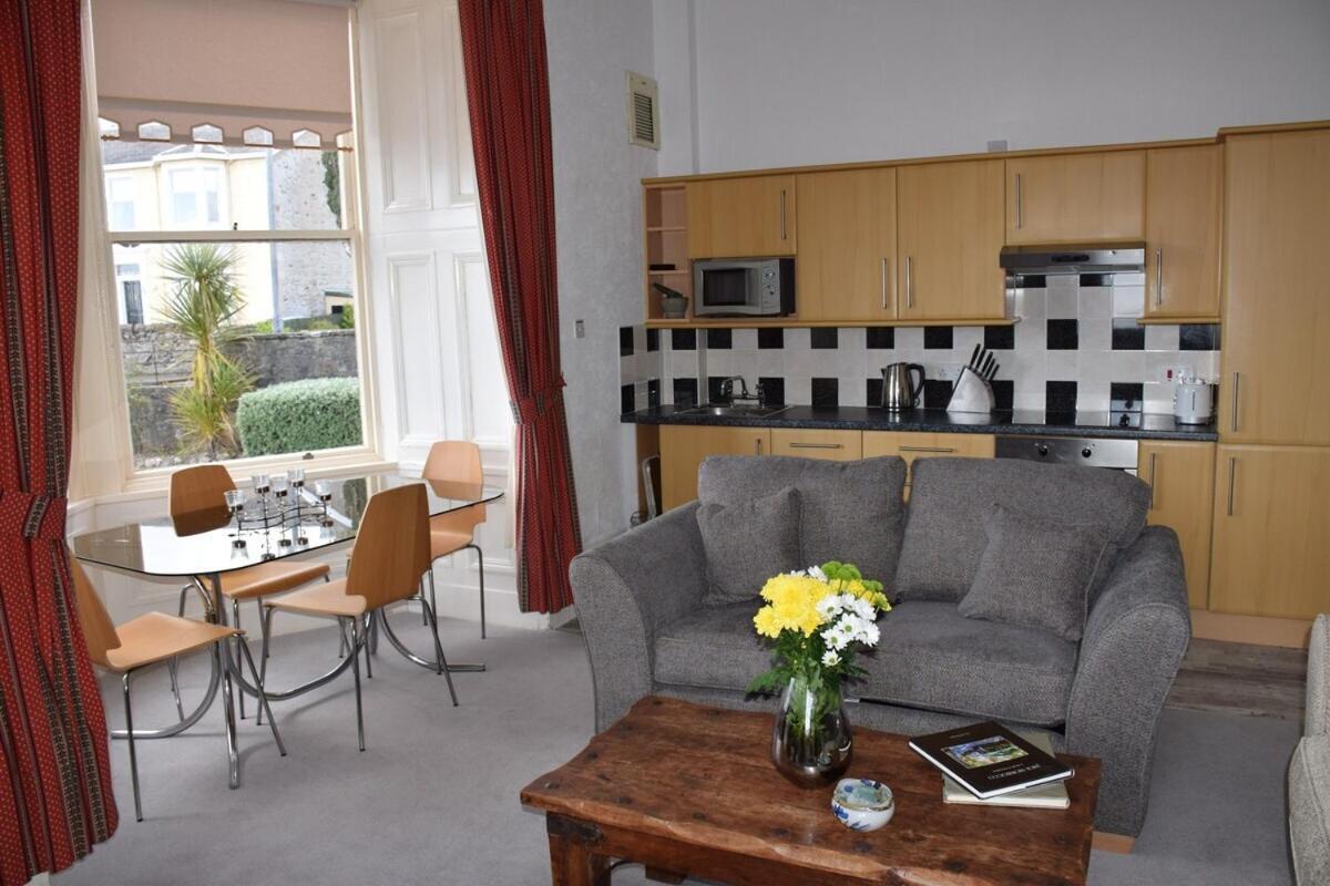 One Marine Place Port Bannatyne Room photo