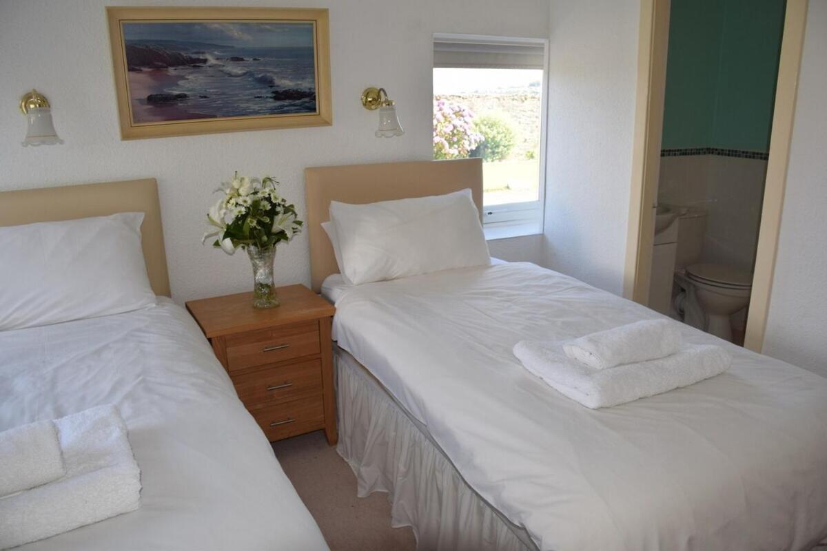 One Marine Place Port Bannatyne Room photo