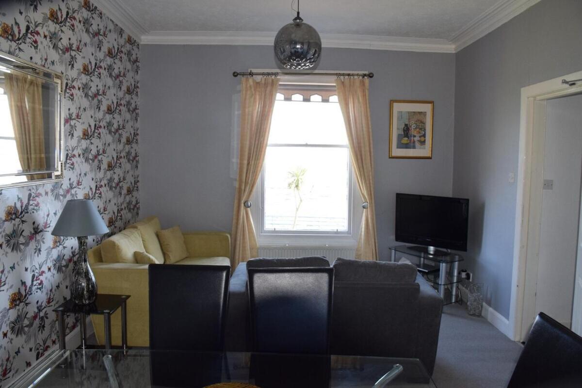 One Marine Place Port Bannatyne Room photo
