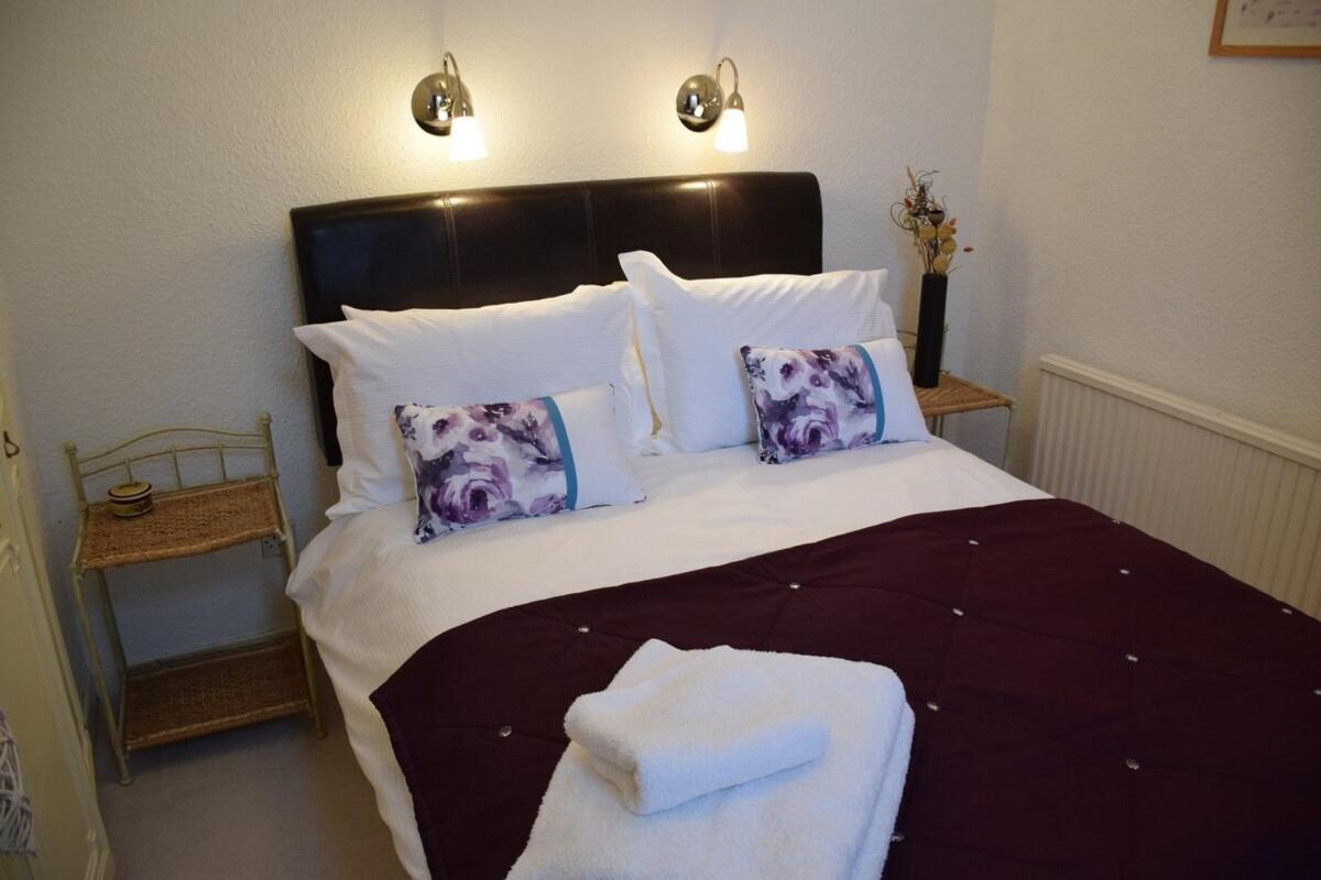 One Marine Place Port Bannatyne Room photo
