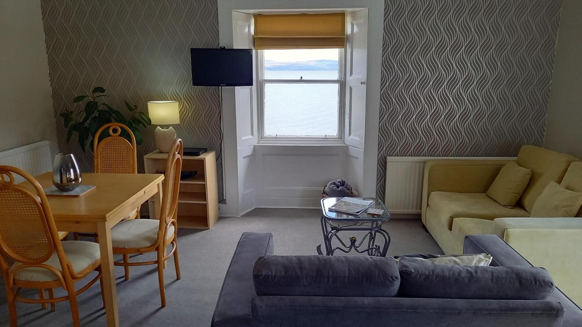 One Marine Place Port Bannatyne Room photo