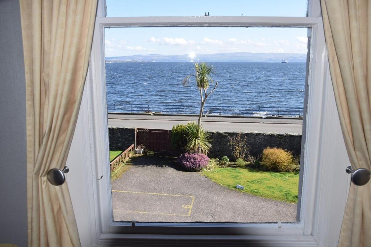 One Marine Place Port Bannatyne Room photo