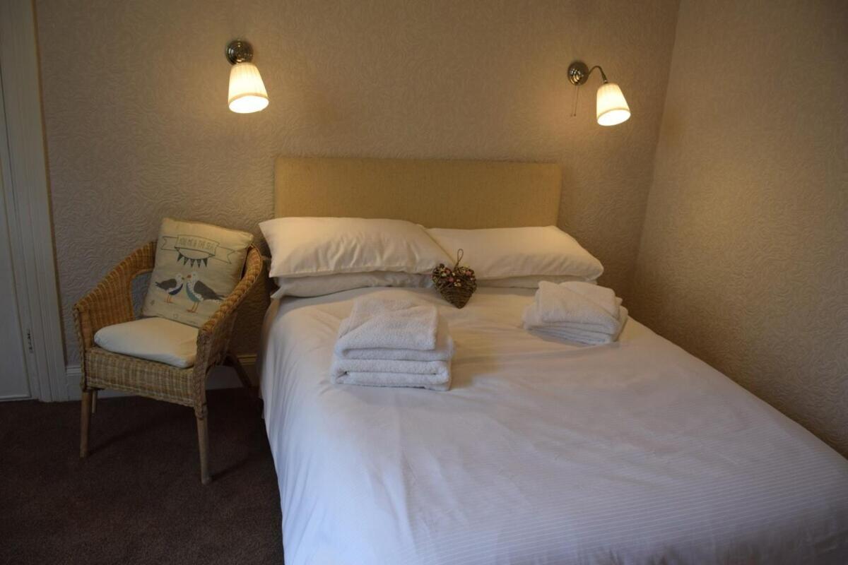 One Marine Place Port Bannatyne Room photo